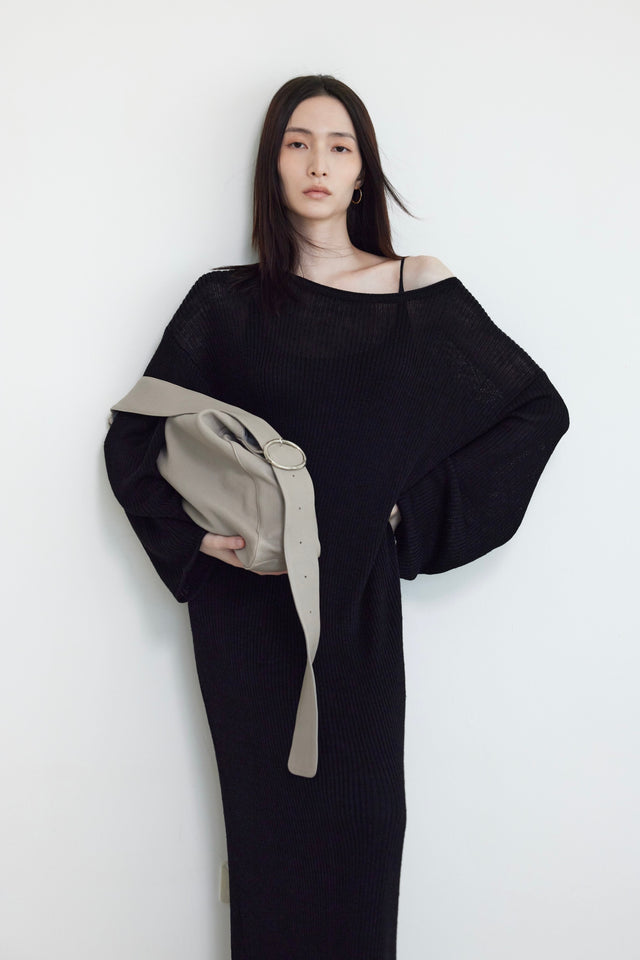 針織洋裝-tapered-shoulder-arc-neck-knitted-dress-black