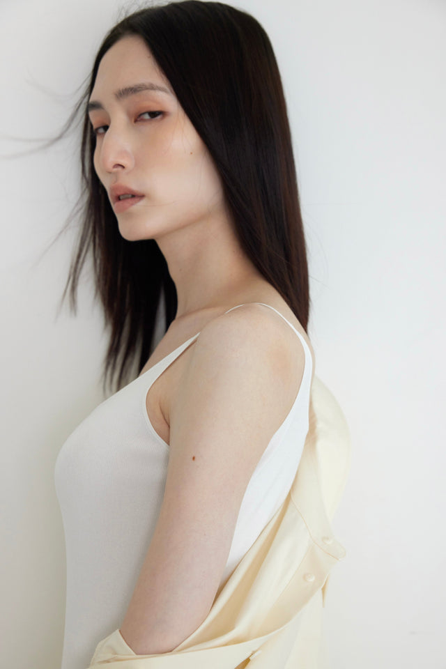 針織洋裝-tapered-shoulder-arc-collar-knitted-dress-white